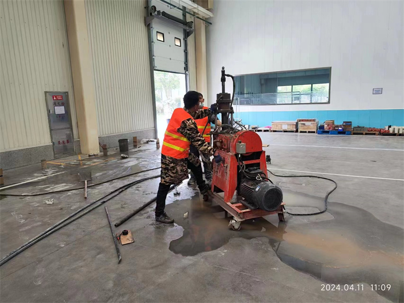 信州厂房地面下沉塌陷注浆加固施工